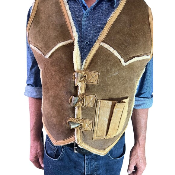 Vintage 1970's Suede Shearling Men's Vest Leather Trim Horn Toggle Buttons M - Picture 7 of 8